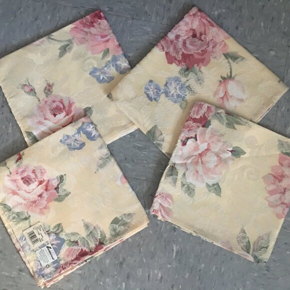 Vintage Set of 4 Fieldcrest Yellow Floral Dinner Napkins - Picture 1 of 3